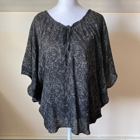 Parker Relaxed Fit Snake Print 100% Silk Blouse size Small - Picture 1 of 5